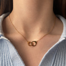 Charger l&#39;image dans la galerie, luna and sol jewelry collier menottes en acier inoxydable dore
